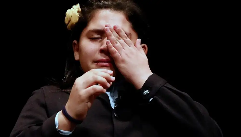 Nerea Pareja intenta contener las lágrimas al cantar el primer premio de la mañana en el sorteo de 2018