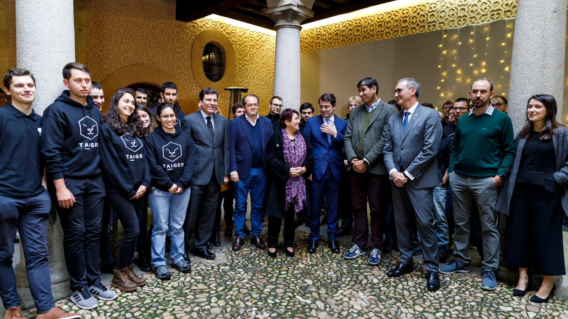 Alfonso Fernández Mañueco, inaugura el Centro, acompañado, entre otros, por Fernández Carriedo o Clara Luquero