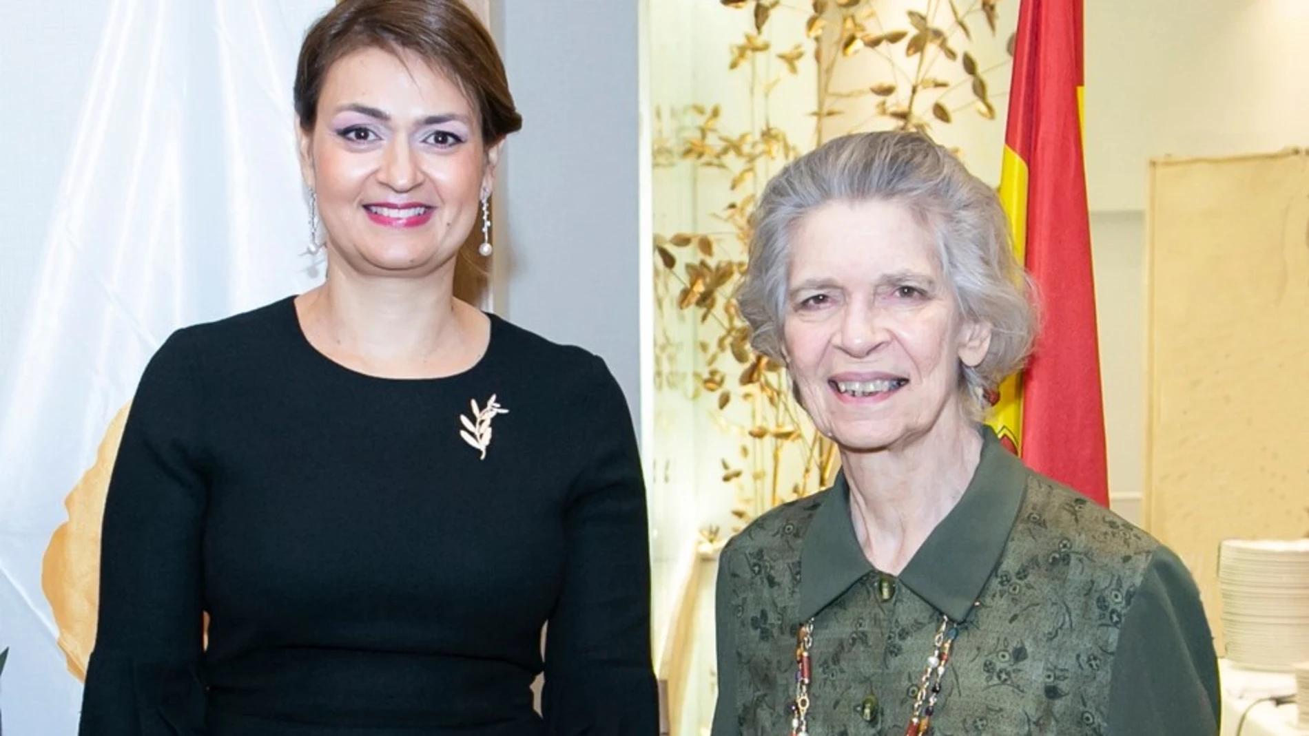 Koula Sophianou, embajadora de Chipre y la princesa Irene de Grecia.