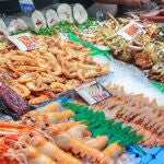 Tanto los pescados grasos (caballa, trucha, salmón, arenque, sardinas) como las algas son buenas fuentes de ácidos grasos omega-3