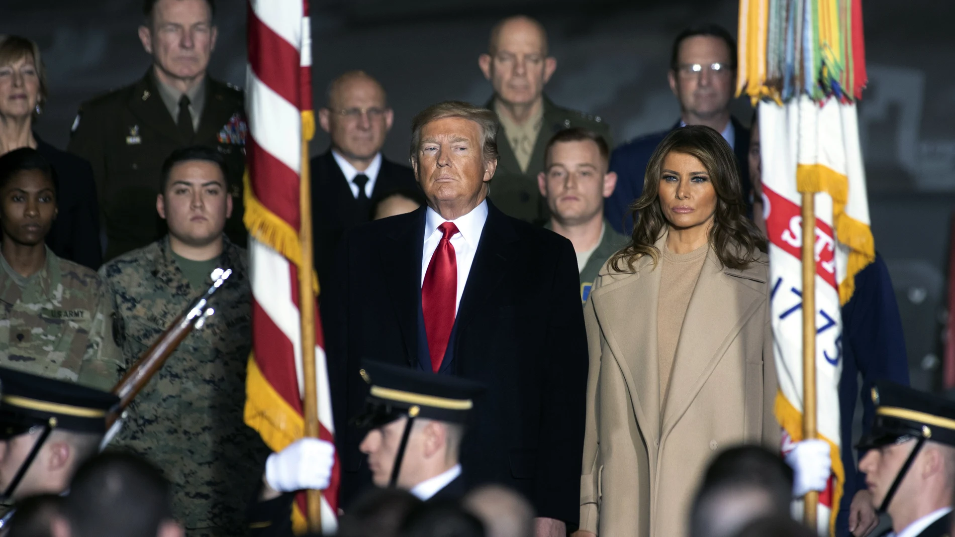 Donald Trump y Melania Trump durante la ceremonia de la firma del presupuesto de Defensa para el año 2020