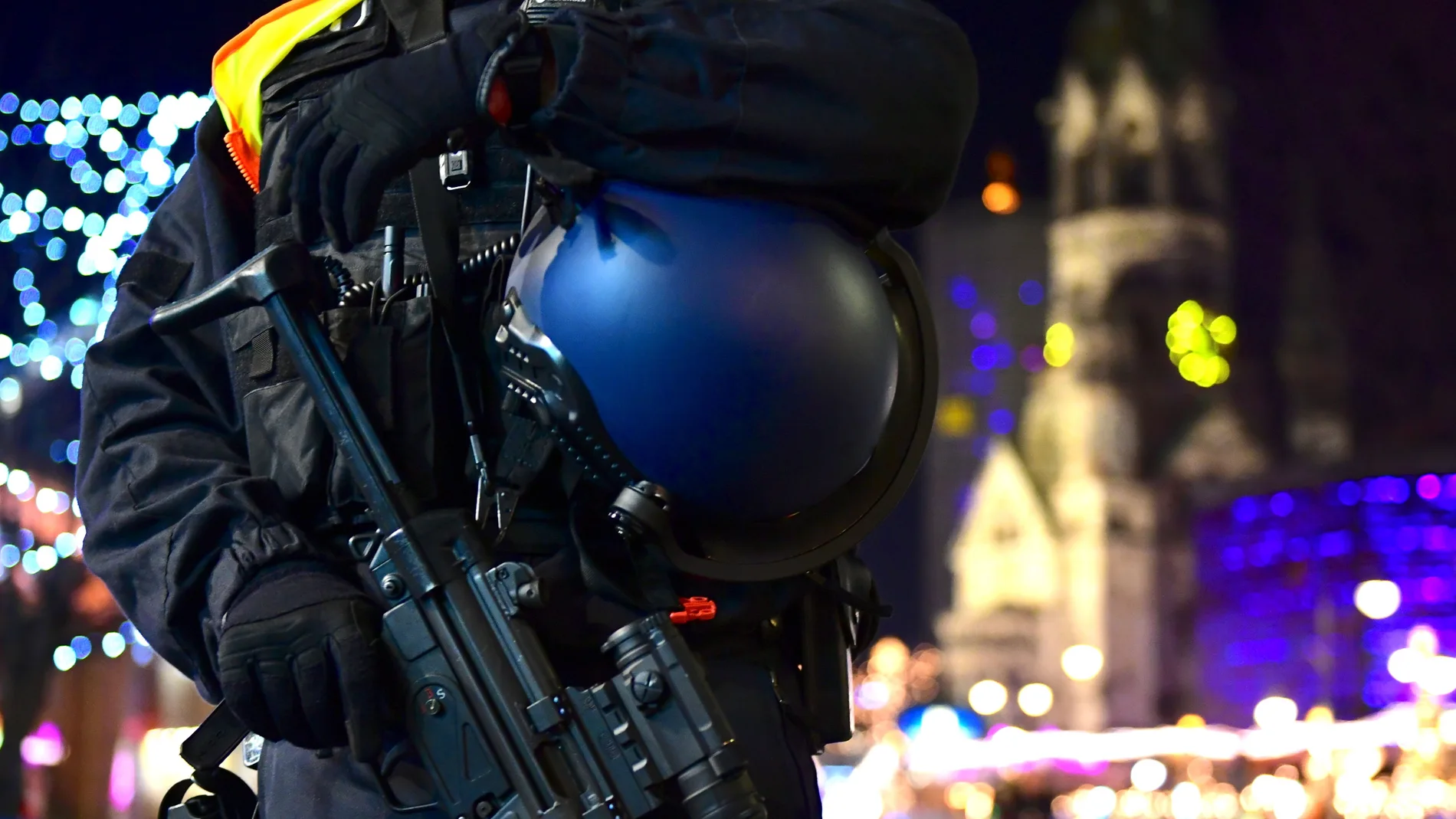 Berlin Christmas market evacuated due to suspicious object