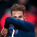 Paris (France), 21/12/2019.- Paris Saint Germain's Neymar Jr looks on during the French Ligue 1 soccer match between PSG and Amiens at the Parc des Princes stadium in Paris, France, 21 December 2019. (Francia) EFE/EPA/YOAN VALAT