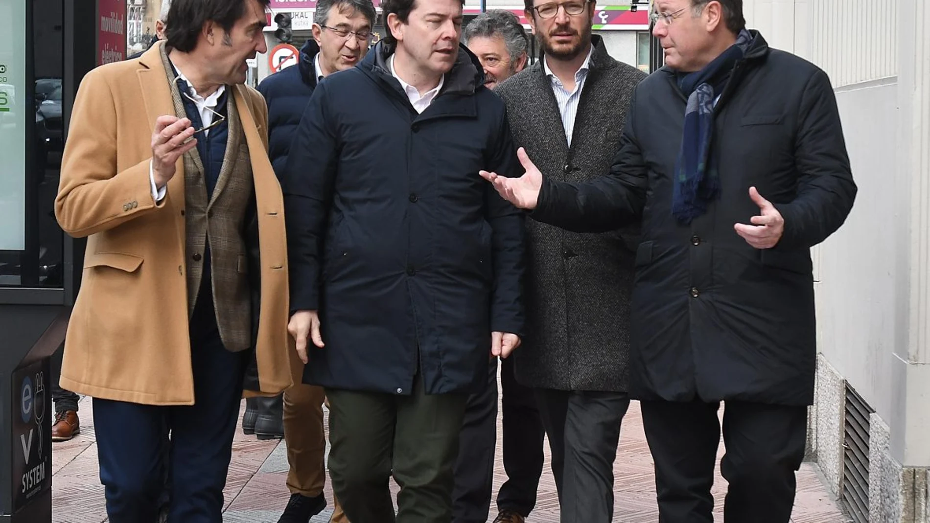 El presidente del PPCyL y de la Junta, Alfonso Fernández Mañueco, y el portavoz del PP en el Senado, Javier Maroto, asisten a la tradicional comida navideña del PP leonés, junto al consejero Juan Carlos Suárez Quiñones y el senador Antonio Silván
