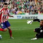 GRAF3599. SEVILLA, 22/12/2019.- Joel Robles en un partido frente al Atlético de Madrid. EFE/Julio Muñoz