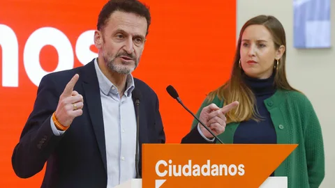 El diputado Edmundo Bal junto a la portavoz de la Comisión Gestora de Ciudadanos, Melisa Rodríguez y durante la rueda de prensa posterior a la reunión de la gestora del partido. EFE/ Paco Campos