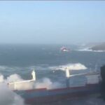 Doce tripulantes han sido rescatados de un carguero en Cerdeña