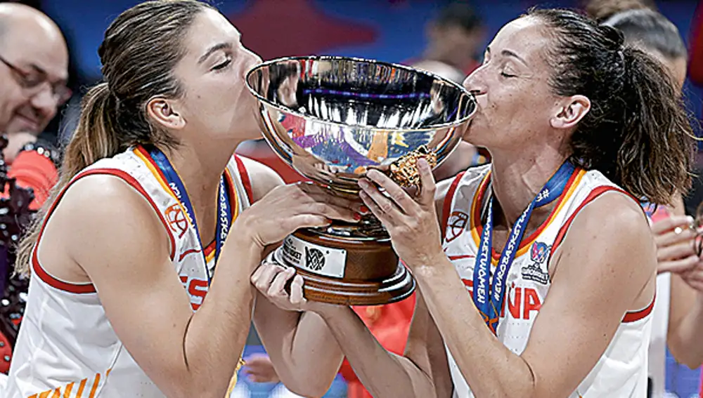 MARTA XARGAY Y LAIA PALAU besan el título de campeonas de Europa