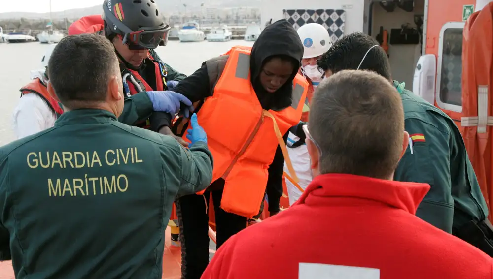 Inmigrantes trasladados a Melilla tras ser rescatados en las Chafarinas en 2019