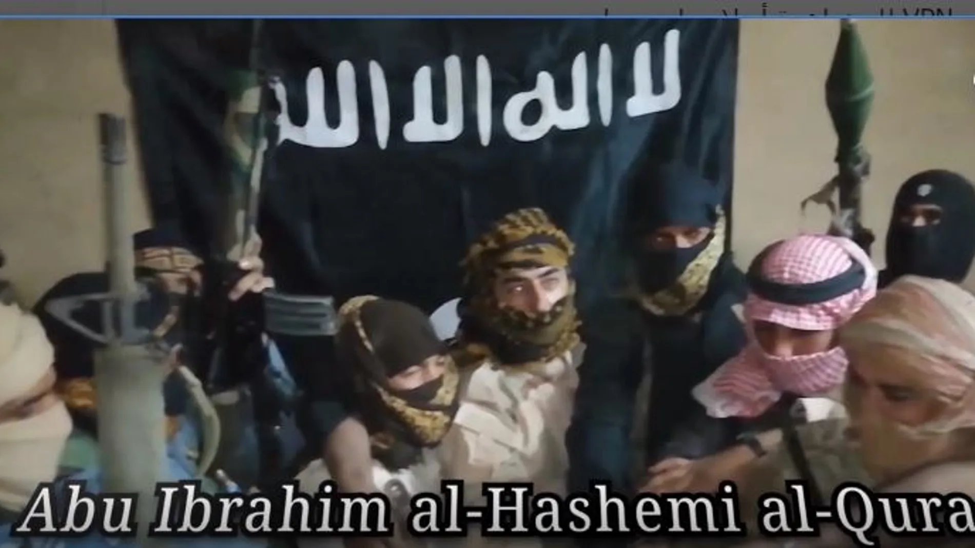 Combatientes de daesh en el momento de formular el juramento de lealtad