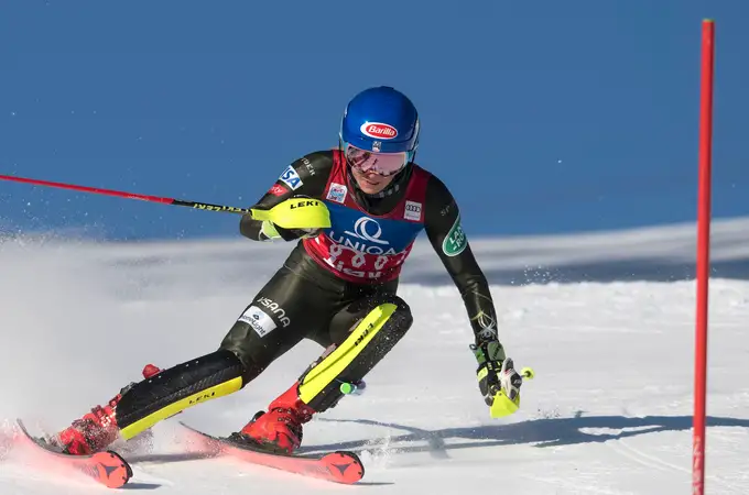 Mikaela Shiffrin encabeza el podio del slalom gigante en Lienz
