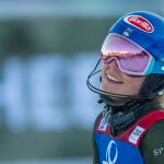 La estadounidense Mikaela Shiffrin reacciona en la zona de meta tras la segunda prueba de slalom femenino de la Copa del Mundo de Esquí Alpino de la FIS en Lienz (Austria), EFE/EPA/ANDREAS SCHAAD