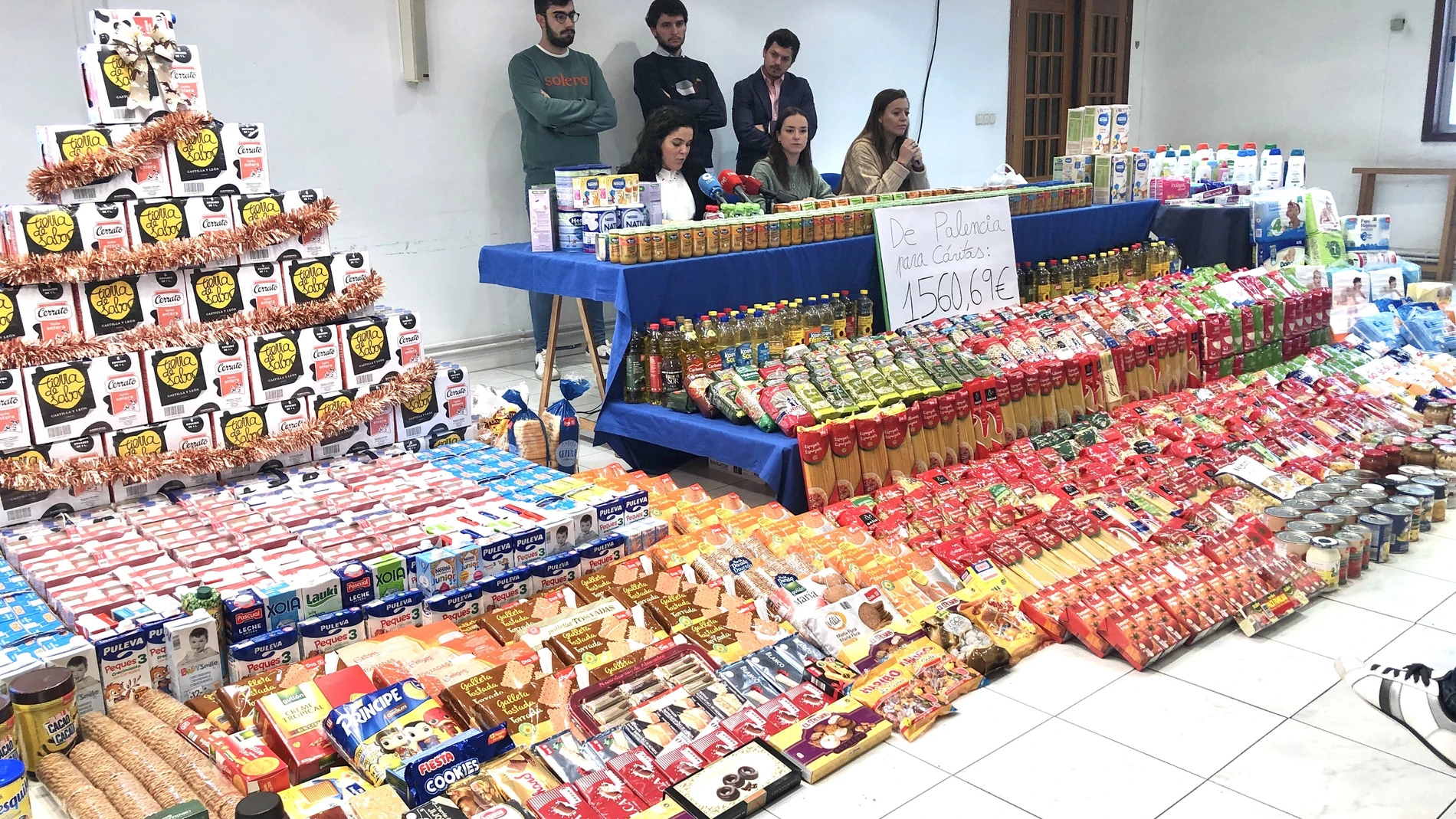 NNGG de Palencia recoge más de 1.500 euros y 1,1 toneladas de alimentos a favor de Cáritas