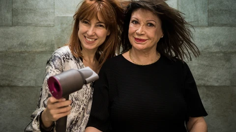 MADRID. 10/12/2019Reportaje Salon de Peluqueria CheskaEntrevista a Cheska y a su hija María© Alberto R. Roldan