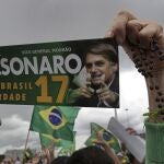 Un partidario del candidato presidencial Jair Bolsonaro