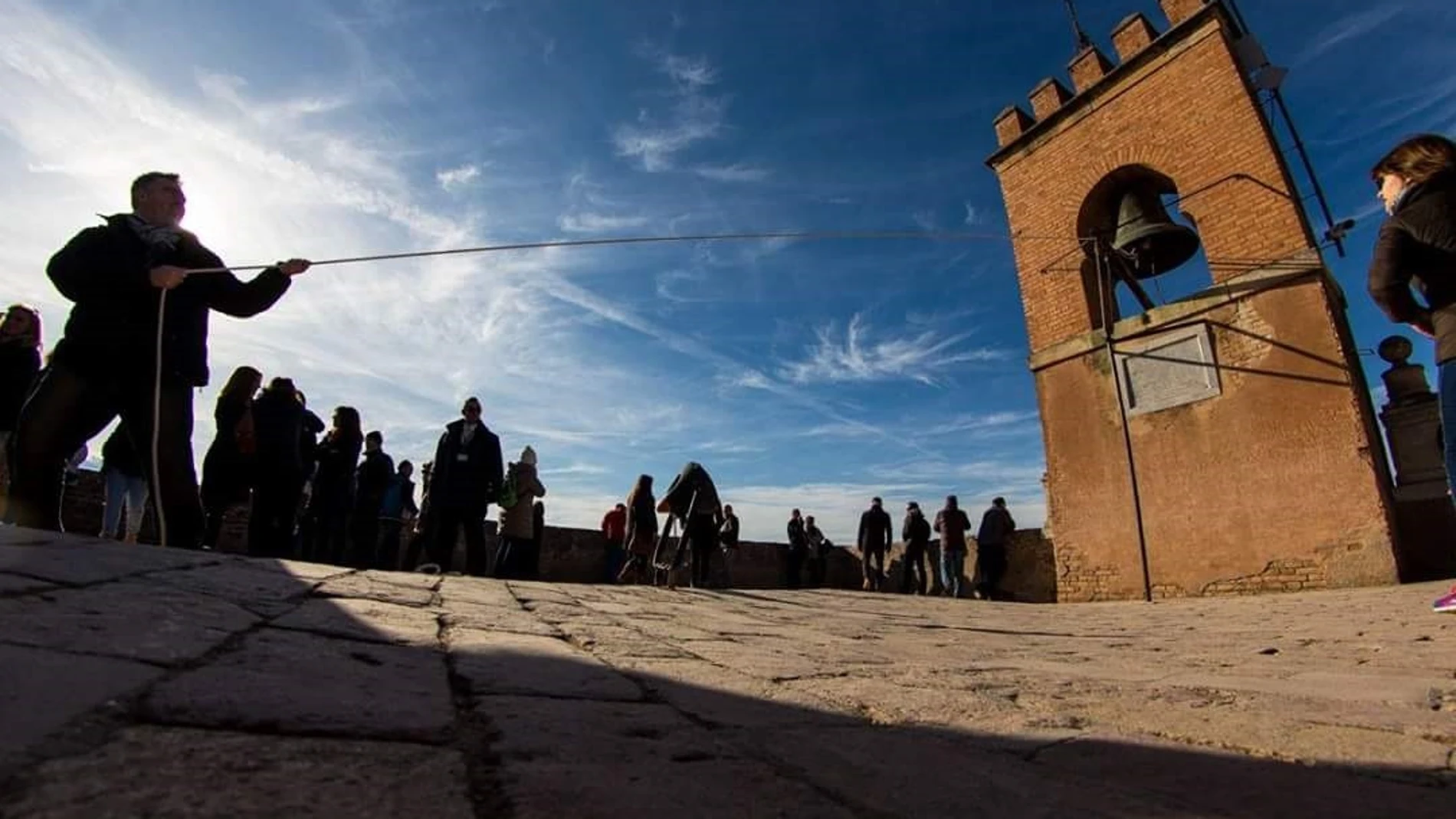 Granada.- La Alcazaba será gratis este jueves para quien quiera tocar la campana de la Torre de la Vela