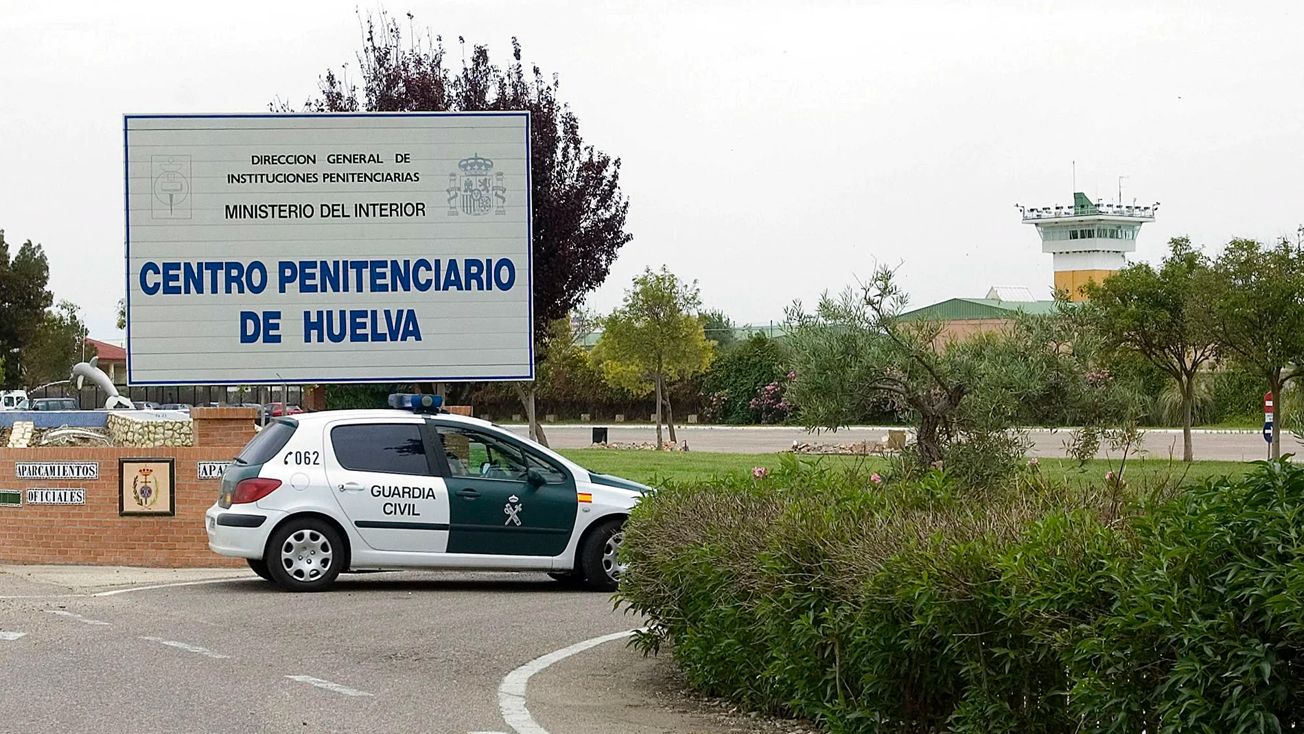 Entrada de la cárcel de Huelva. EFE/Iván Quintero