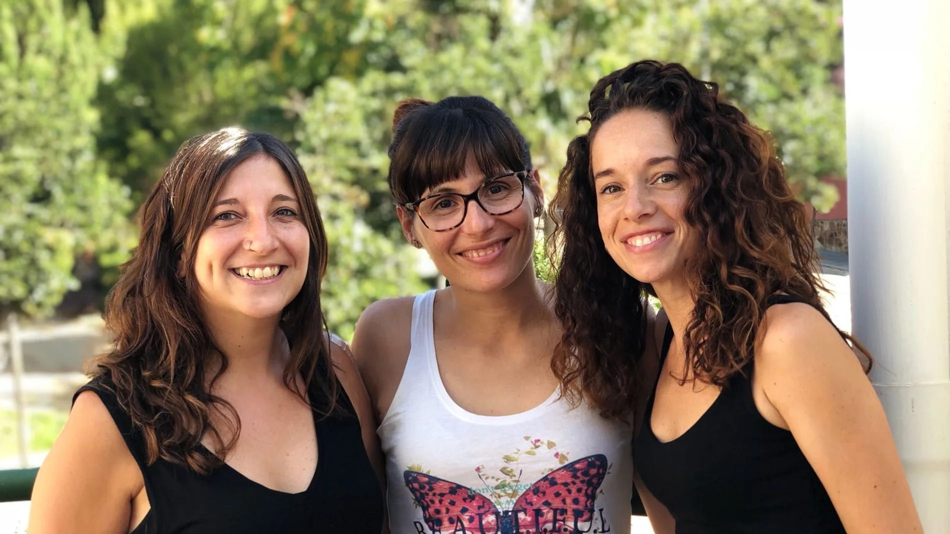 La mayoría de jóvenes ex tuteladas y madres adolescentes llegan a la Fundación Maria Raventós con una mochila de violencia comentan las educadoras Laura, Patricia y la coordinadora de los pisos de apoyo Alba