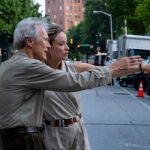 Clint Eastwood dirige a Olivia Wilde durante el rodaje de «Richard Jewell»
