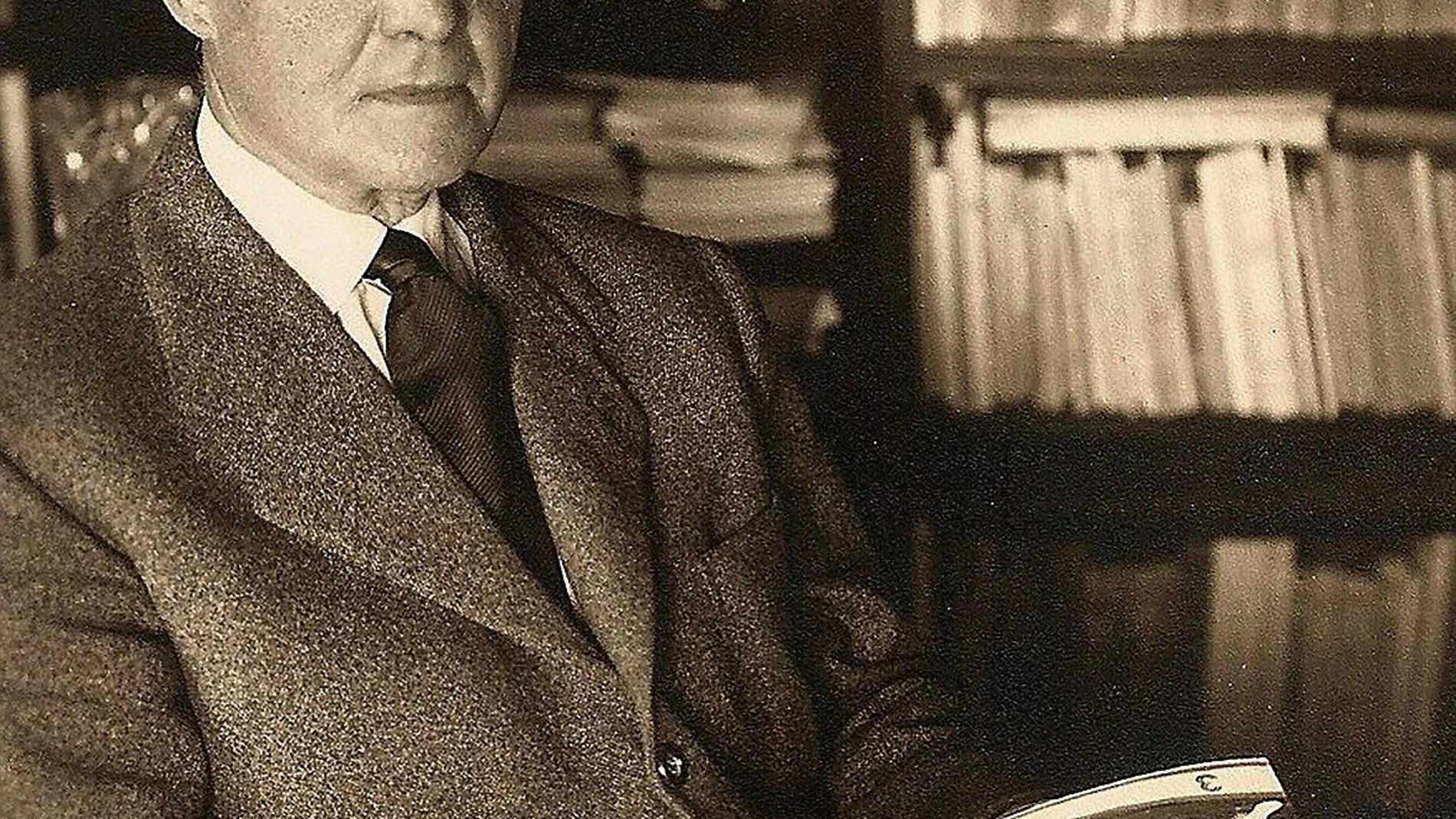 El poeta J.V. Foix es autor de "Noms propis. Escriptors i artistes"