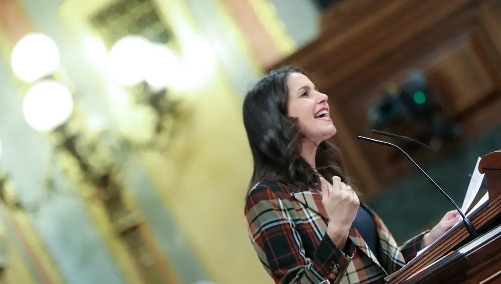 La portavoz de Ciudadanos (Cs) en el Congreso de los Diputados, Inés Arrimadas, interviene desde la tribuna de la Cámara Baja en la primera sesión del debate de investidura del candidato socialista a la Presidencia de Gobierno en la XIV Legislatura en Madrid (España), a 4 de enero de 2020.04 enero 2020, Nuevo Gobierno, PSOE, Unidas Podemos, ERC, pleno, sesión plenaria, tercer intento de investiduraJesús Hellín / Europa Press04/01/2020