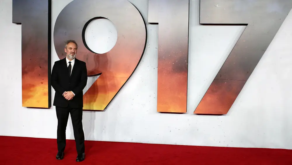 FILE PHOTO: Director Sam Mendes poses at the world premiere of the film &quot;1917&quot; in London, Britain, December 4, 2019. REUTERS/Lisi Niesner/File Photo