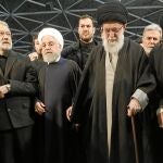 El líder supremo Jamenei se despide de Suleimani, ayer