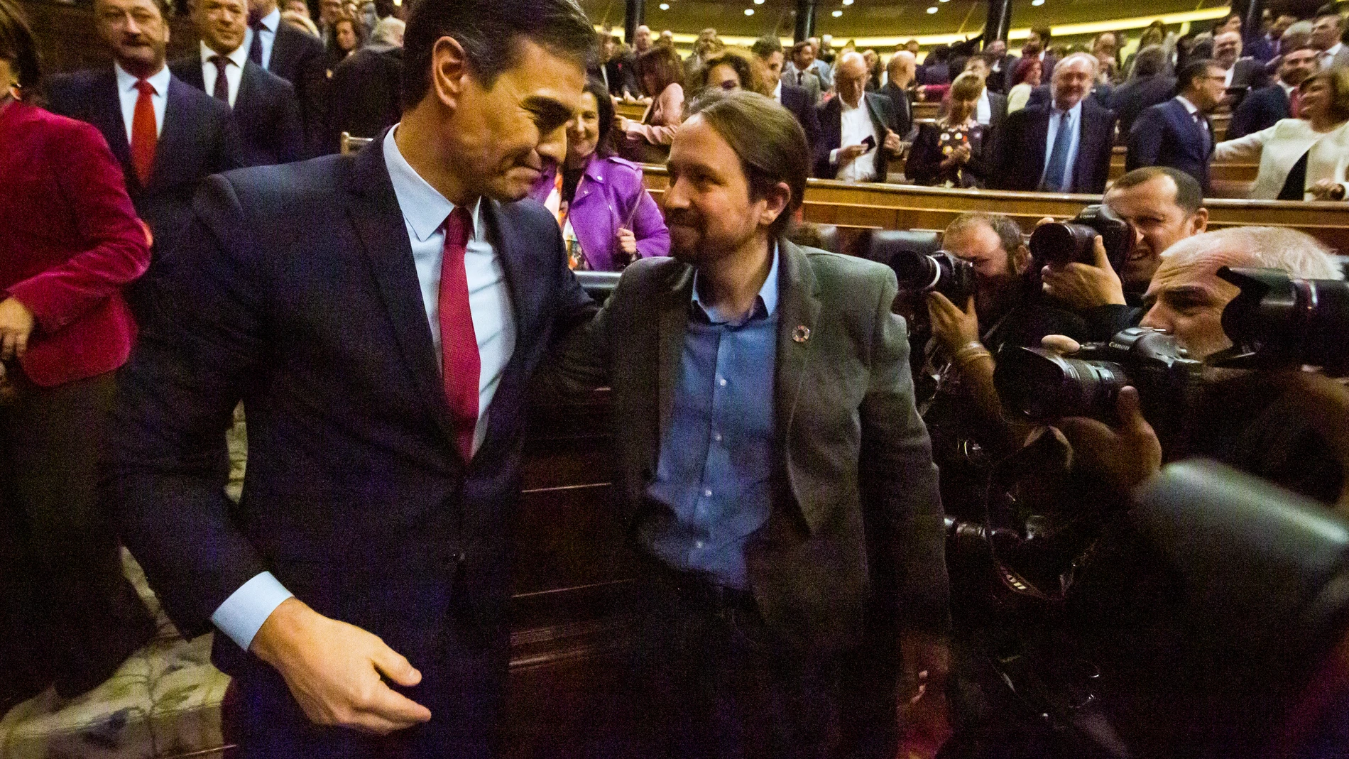 Pedro Sánchez y Pablo Iglesias tras la votación.