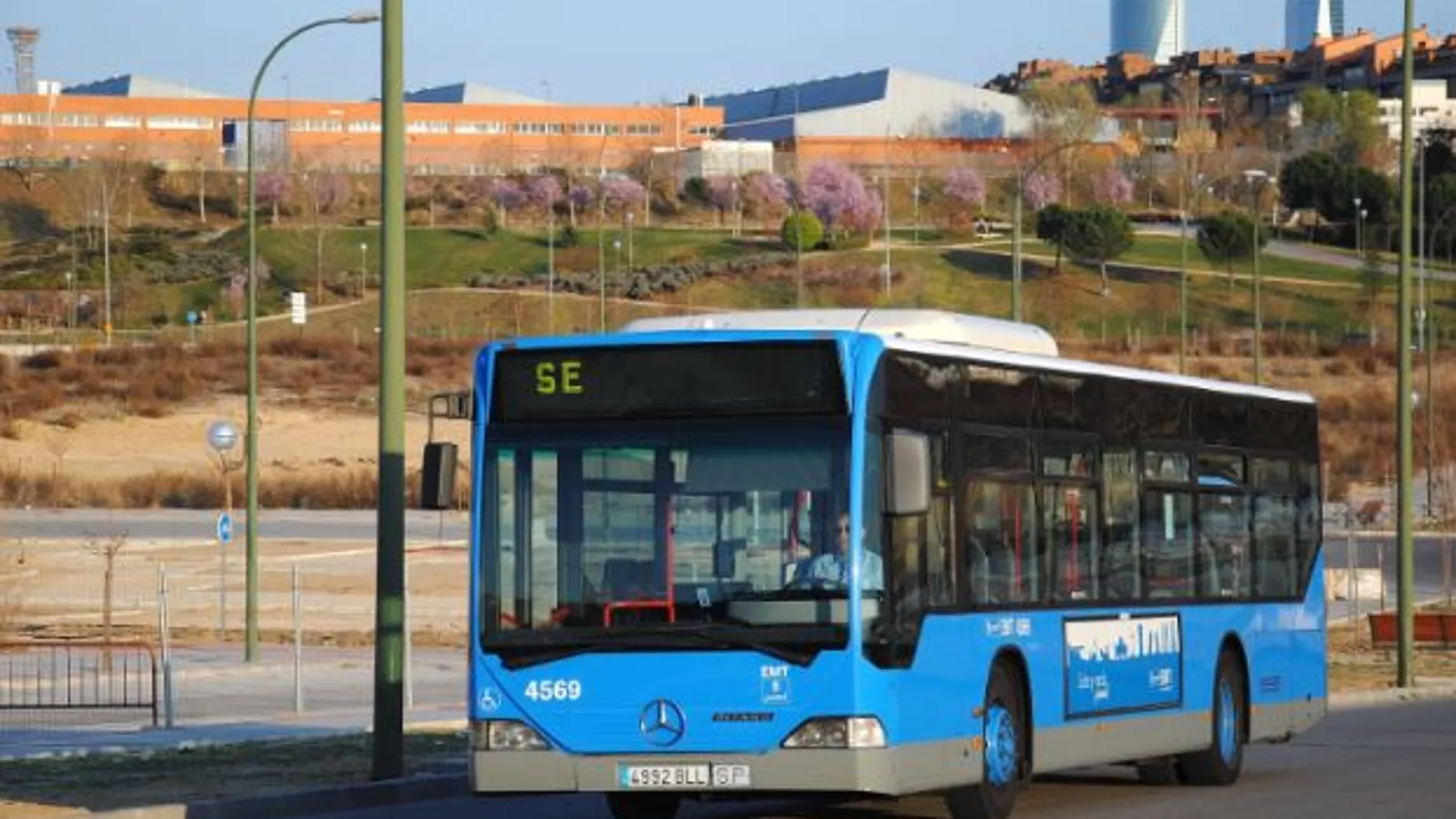 La Empresa Municipal de Transportes de Madrid (EMT) ha previsto poner en funcionamiento un servicio especial sustitutorio de la línea 4 del Metro mientras duren las obras