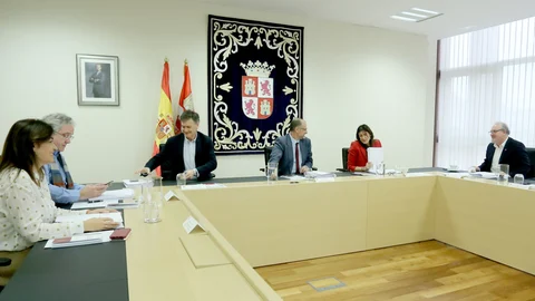 Luis Fuentes preside la Mesa de las Cortes