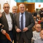 El consejero Jesús Julio Carnero junto al presidente de Acor, Justino Medrano, y Amelia Pastor