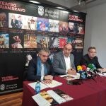 Miguel Ángel de Vicente, presidente de la Diputación, acompañado del diputado del área de Cultura, Juventud y Deportes, José María Bravo, y el director del Juan Bravo, Marco Antonio Costa.EUROPA PRESS09/01/2020