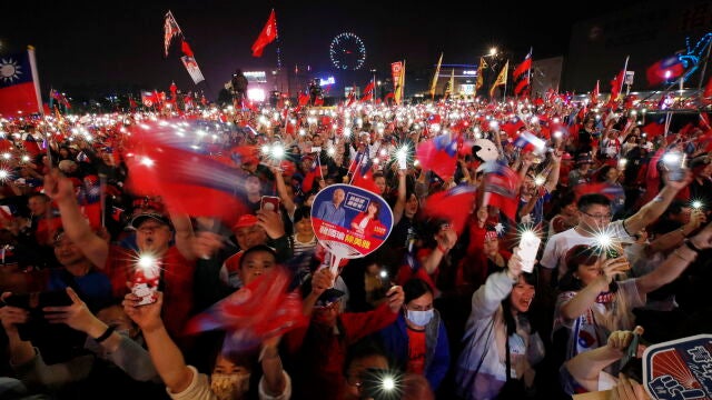 Los partidarios del candidato presidencial del KMT de Taiwán Han Kuo Yu durante un mitin de campaña en Kaohsiung