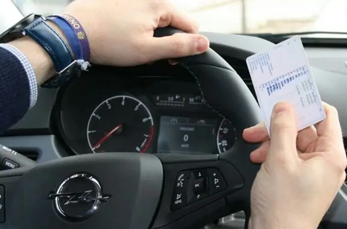 Qué documentación se necesita para renovar el carnet de conducir