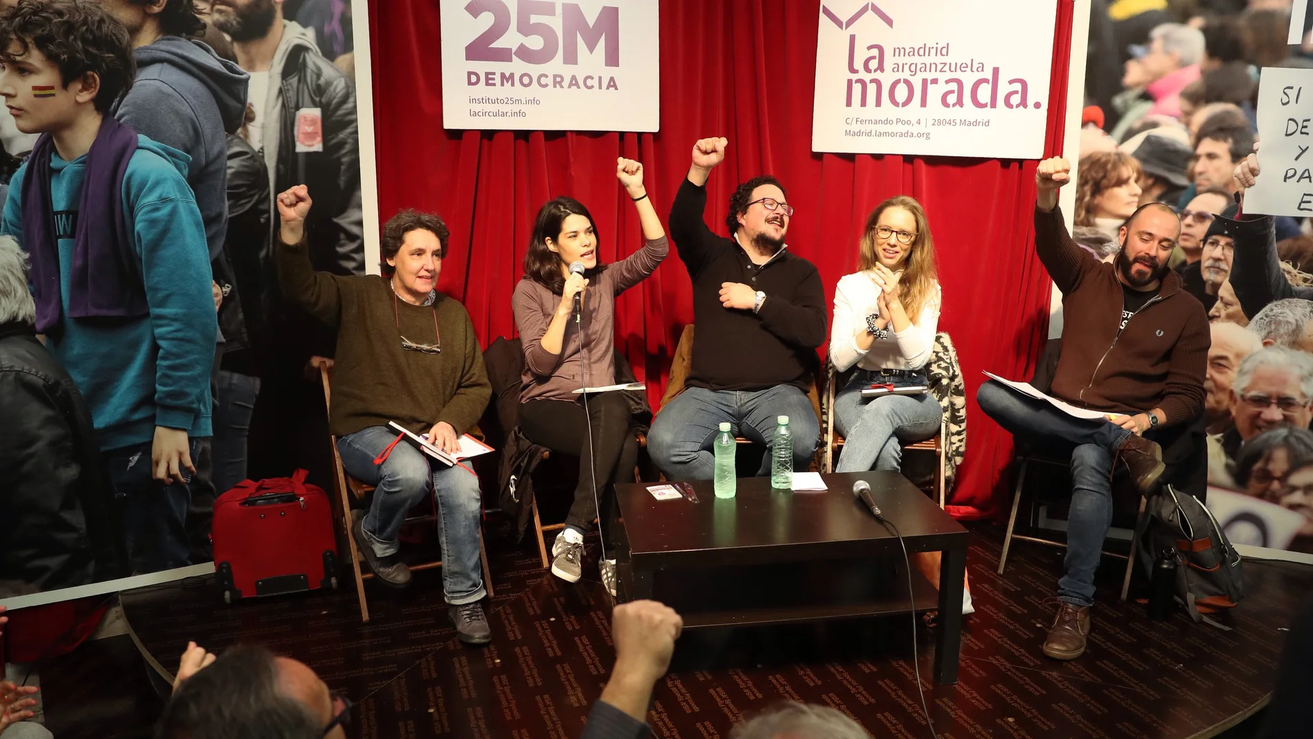 Encuentro de diputados de Podemos en Madrid con ciudadanos