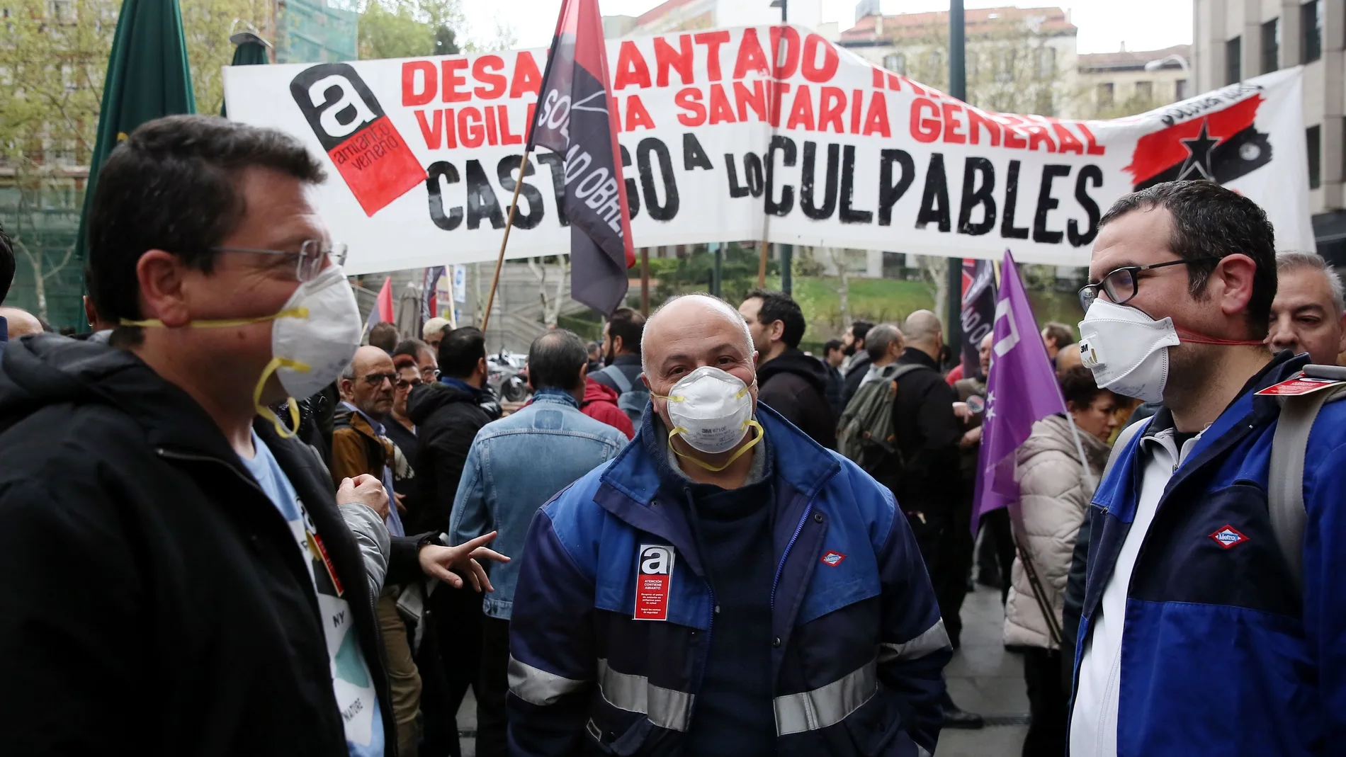Concentracion de trabajadores de Metro de Madrid por el primer juicio por el amianto en marzo pasado.