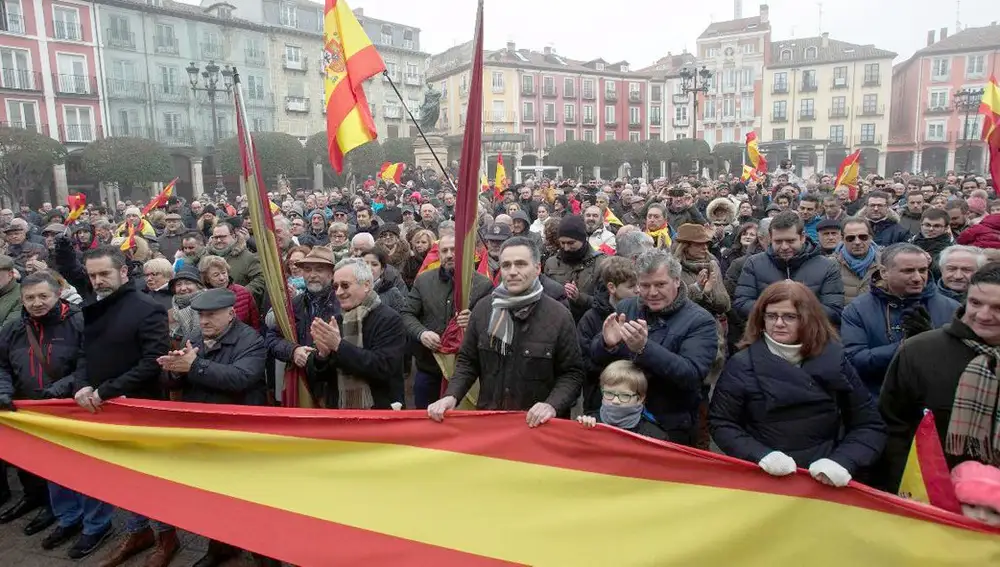Concentración, convocada por la Plataforma 'España Existe', para mostrar su desacuerdo con los pactos para la formación del nuevo Gobierno en Burgos