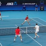 Un momento del decisivo partido de dobles entre Djokovic y Troicki y Feliciano López y Carreño