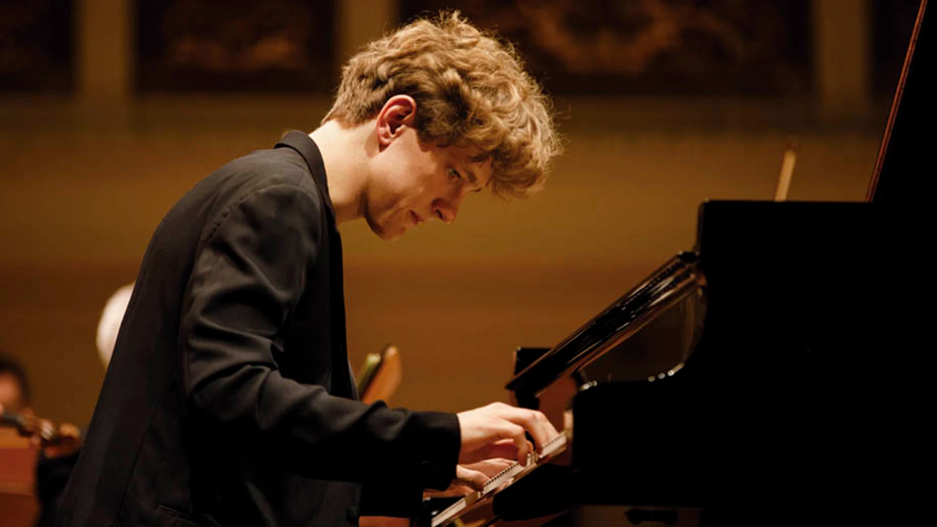 Lisiecki exhibió su dominio del teclado en las escalas del «Rondó a capriccio op. 129»