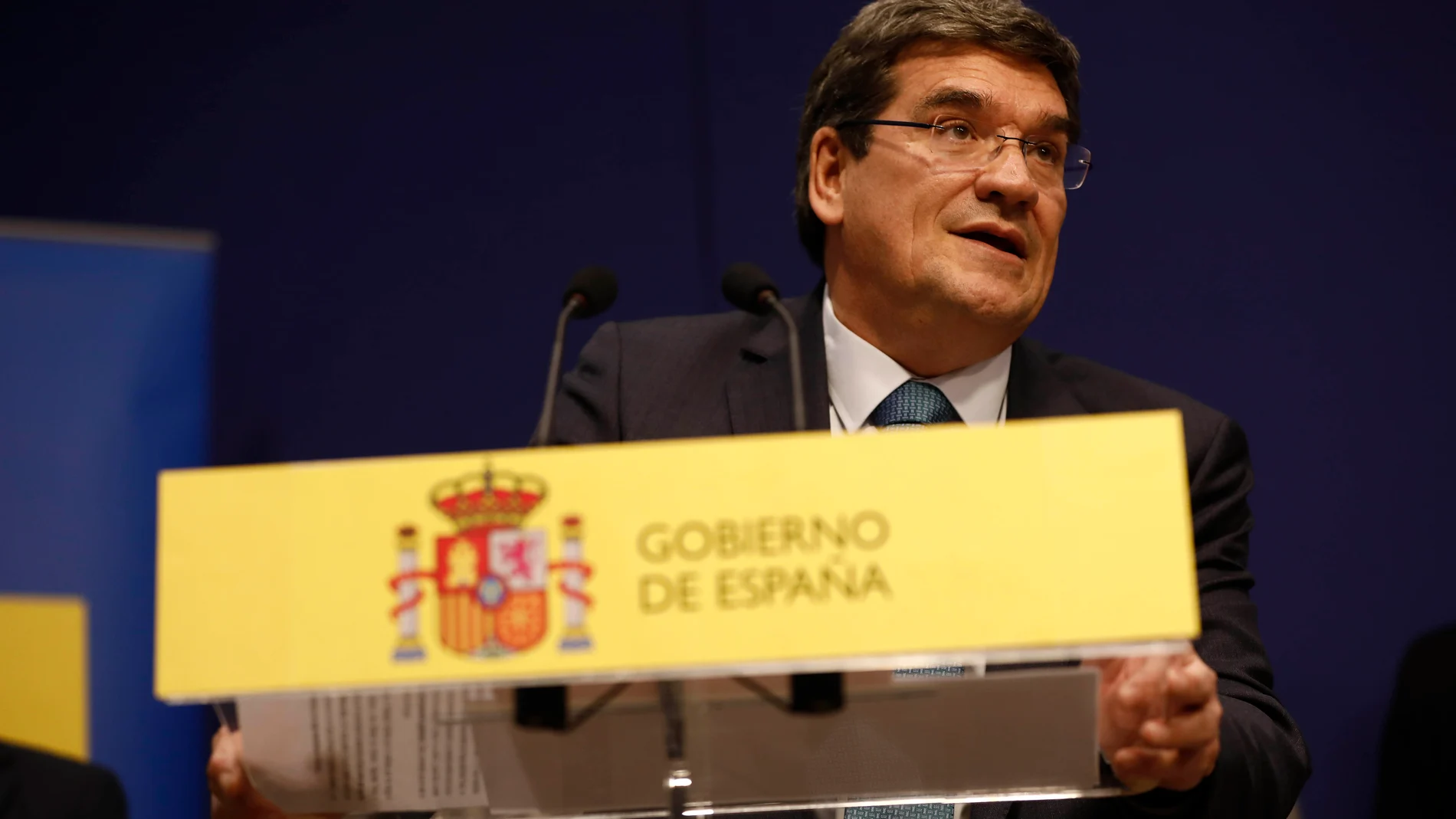 El nuevo ministro de Seguridad Social, Inclusión y Migraciones, José Luis Escrivá, ayer, durante su intervención en el acto de toma de posesión de su cargo.