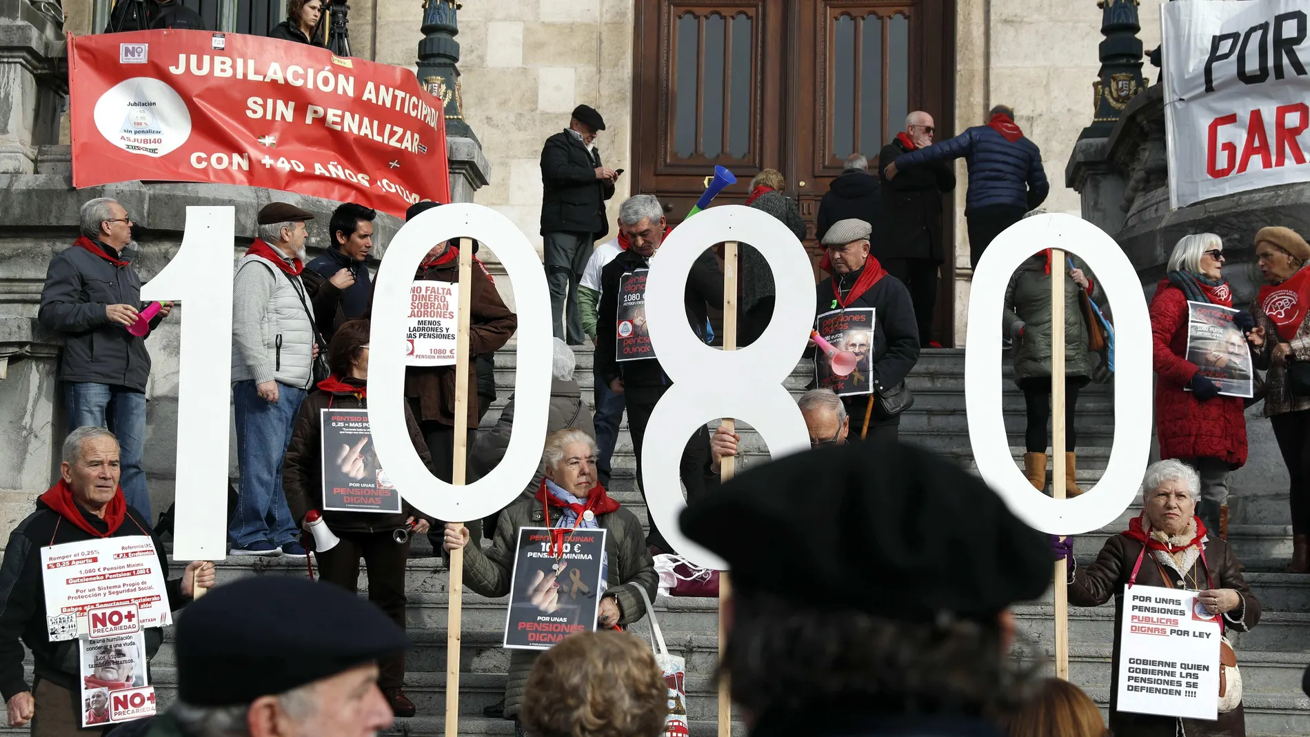 Concentración de jubilados y pensionistas en Bilbao