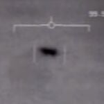 Fotograma del vídeo del encuentro de un barco de la Marina de EE UU con un OVNI en 2004