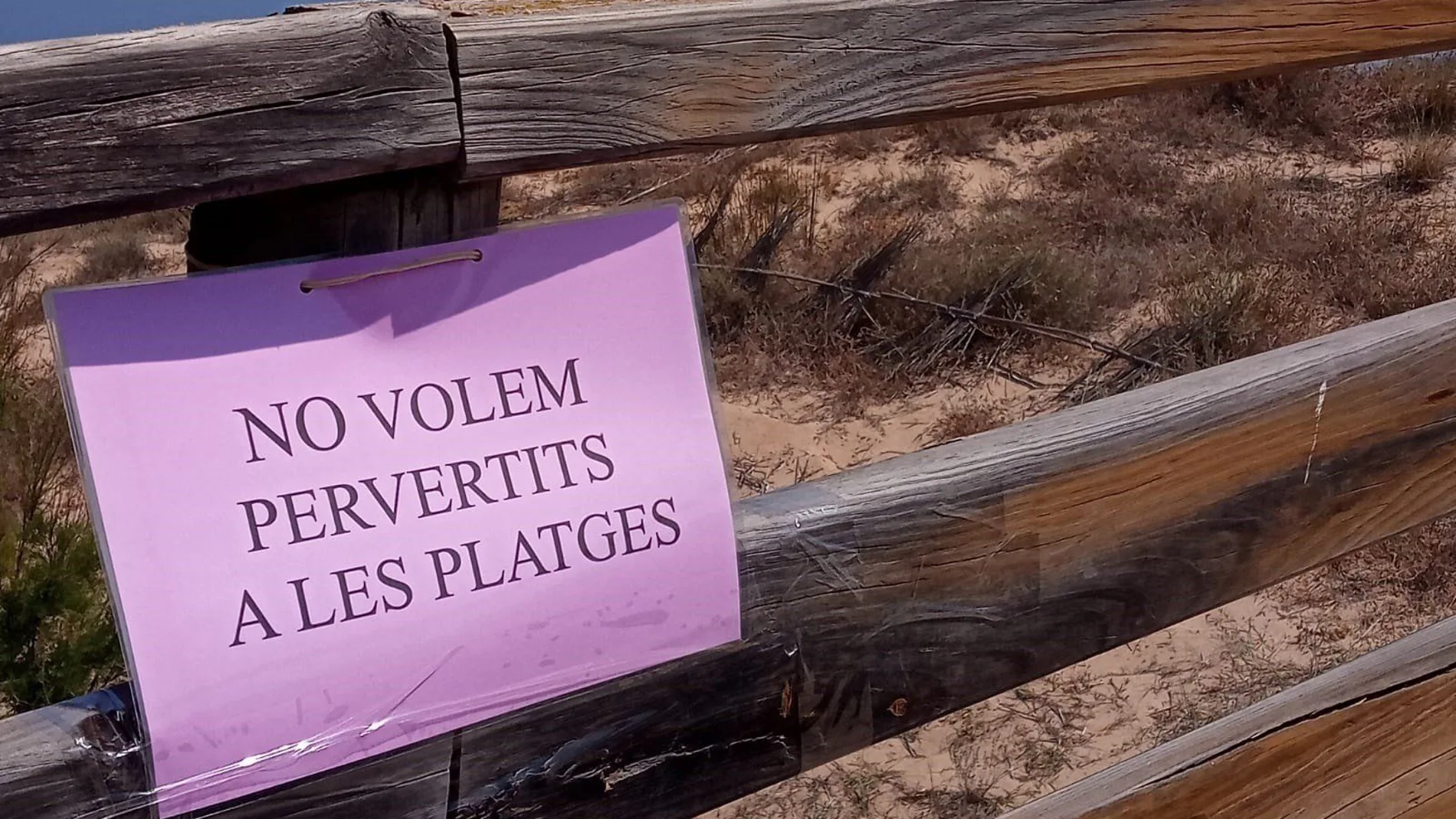 Tras la agresión a la mujer en la playa de Cullera aparecieron carteles como el que muestra la foto
