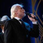 Edmundo Arrocet canta en el capítulo de 'El cilo puede esperar' dedicado a María Teresa Campos - MOVISTAR PLUS