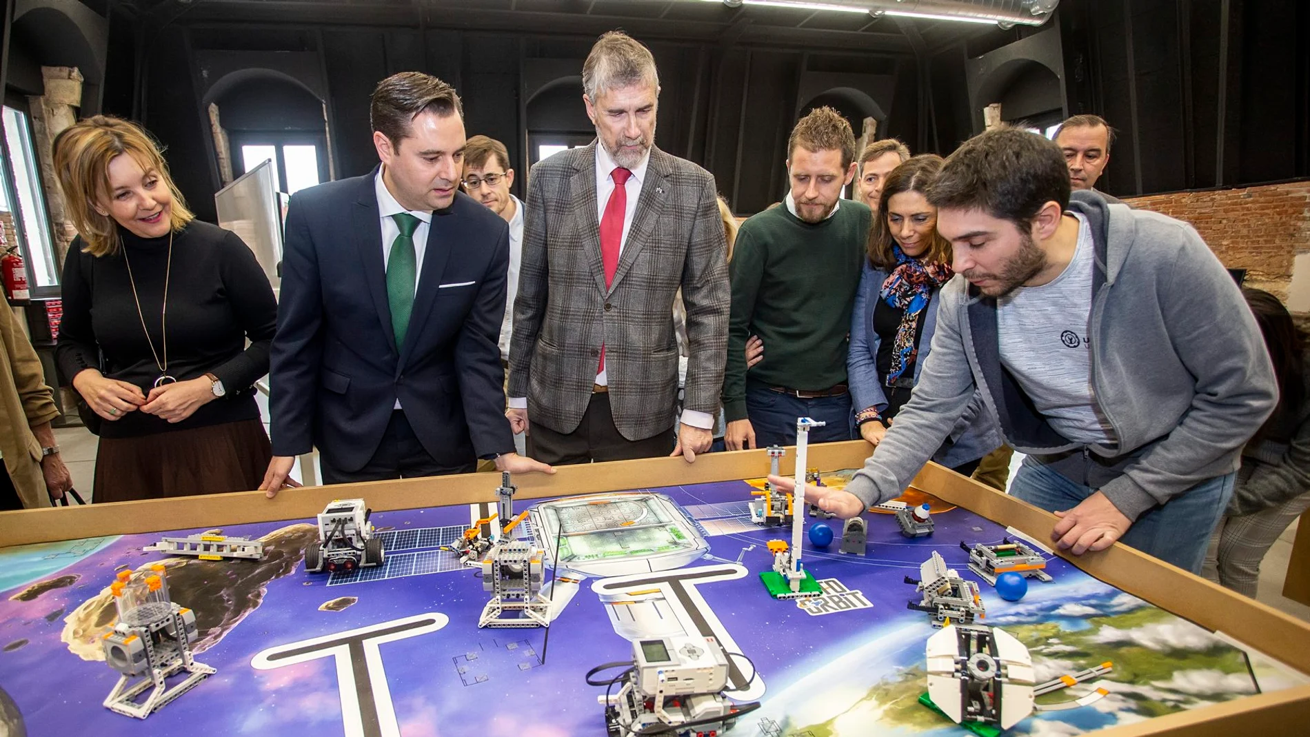 El alcalde Daniel de la Rosa y el rector de la UBU, Manuel Pérez Mateos, visitan las nuevas instalaciones de «La Estación»