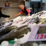 Los representantes de las pescaderías españolas consideran que no hay ningún peligro de transmisión de la covid en sus productos