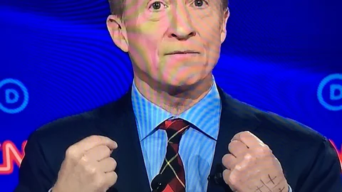 Imagen del candidato demócrata Tom Steyer durante el debadte del miércoles en la CNN/AP