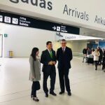 El consejero José Ramón Díez de Revenga y el director del Aeropuerto Internacional Región de Murcia, Mariano Menor, tras realizar el balance del primer año de actividad de la concesión regional