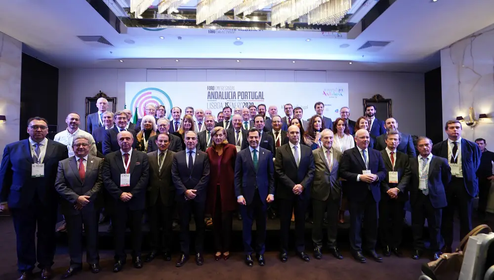El presidente de la Junta, Juanma Moreno, en el Foro Empresarial celebrado en Lisboa