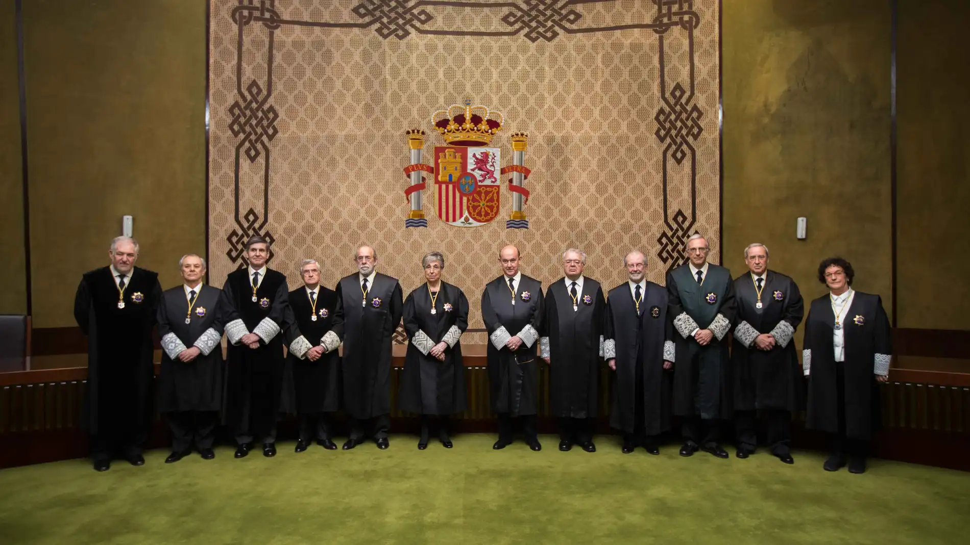 Foto de familia de los magistrados que componen en Tribunal Constitucional.
